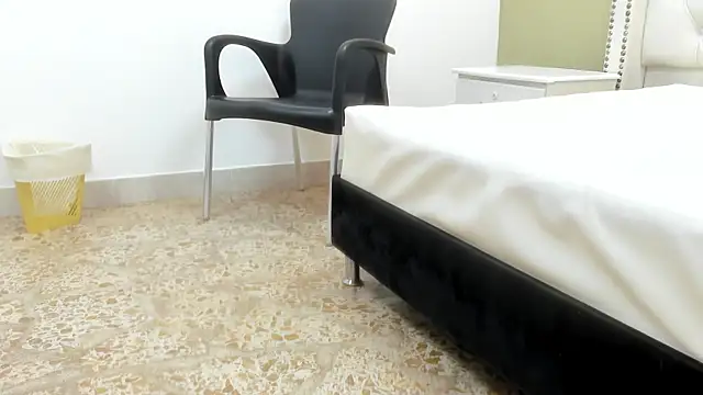 Snapshot of DOUGLAS_099 chatting on 10/04/25, 04:10 DOUGLAS 099 online show from 10/04/25, 04:10