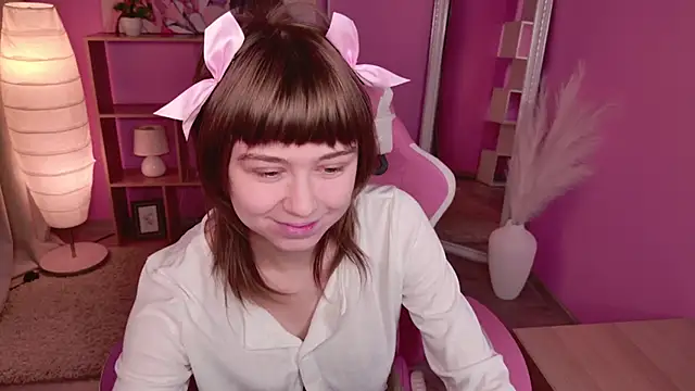 Snapshot of Katie_ktk chatting on 11/25/25, 04:40 Katie ktk online show from 11/25/25, 04:40