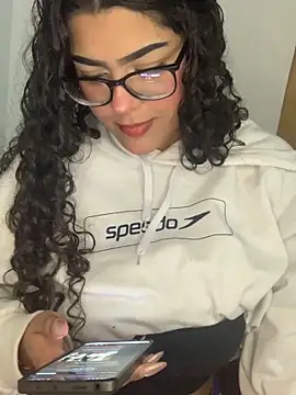 Snapshot of caritobeachdh chatting on 09/21/25, 04:25 caritobeachdh online show from 09/21/25, 04:25