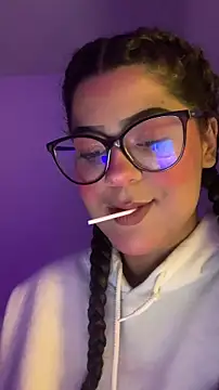 Snapshot of caritobeachdh chatting on 10/28/25, 05:00 caritobeachdh online show from 10/28/25, 05:00