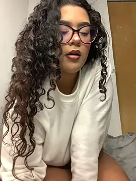 Snapshot of caritobeachdh chatting on 11/21/25, 06:01 caritobeachdh online show from 11/21/25, 06:01