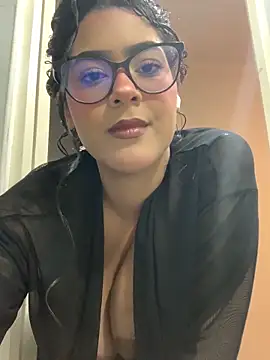 Snapshot of caritobeachdh chatting on 11/24/25, 04:56 caritobeachdh online show from 11/24/25, 04:56