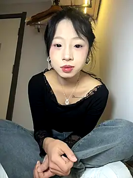 Snapshot of jingjing005 chatting on 12/04/25, 06:44 jingjing005 online show from 12/04/25, 06:44