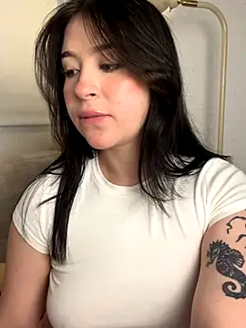 NicoleLeinn online show from 09/28/25, 08:25