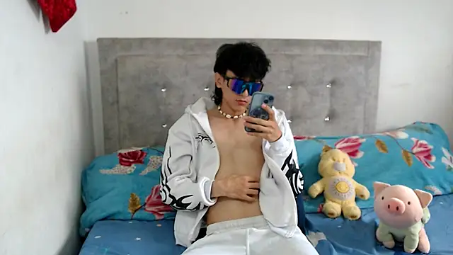 Snapshot of dylann_ross chatting on 04/15/26, 04:25 dylann ross online show from 04/15/26, 04:25