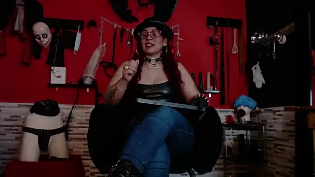 Snapshot of Miss_Mirandaa chatting on 10/31/25, 01:39 Miss Mirandaa online show from 10/31/25, 01:39