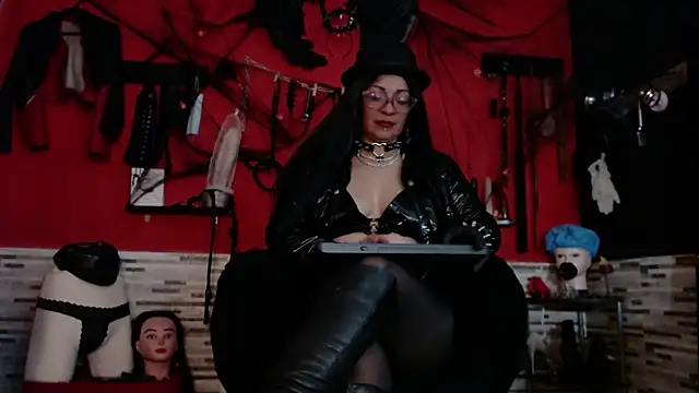 Snapshot of Miss_Mirandaa chatting on 11/01/25, 04:14 Miss Mirandaa online show from 11/01/25, 04:14