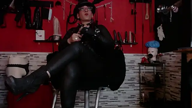 Snapshot of Miss_Mirandaa chatting on 11/08/25, 11:47 Miss Mirandaa online show from 11/08/25, 11:47