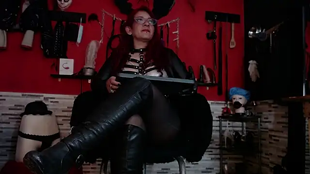 Snapshot of Miss_Mirandaa chatting on 11/20/25, 12:22 Miss Mirandaa online show from 11/20/25, 12:22