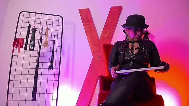 Snapshot of Miss_Mirandaa chatting on 11/22/25, 02:16 Miss Mirandaa online show from 11/22/25, 02:16