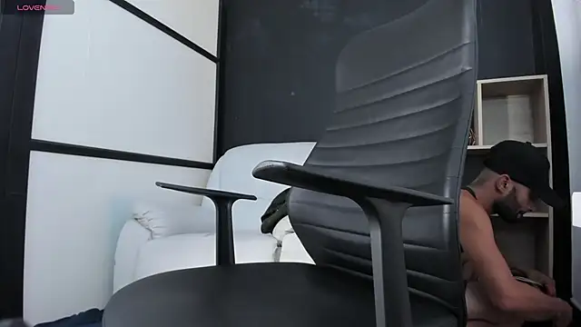 leostorm  online show from 09/12/25, 04:23