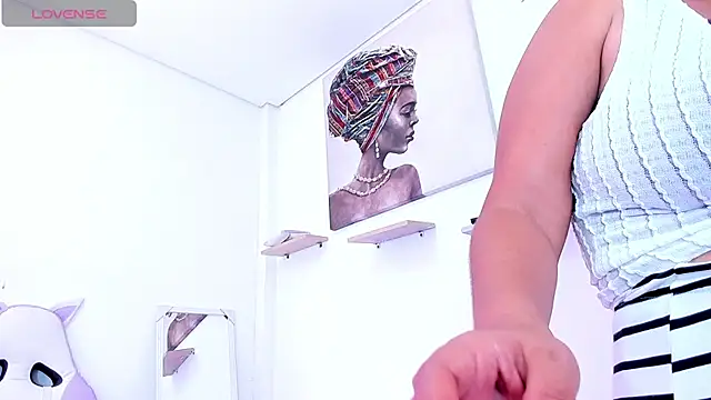 Gabrielaa Miller  online show from 11/12/25, 08:08