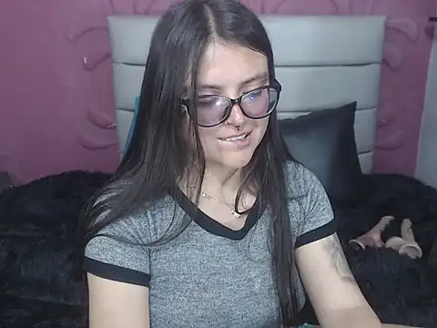 Snapshot of Cailing_Zu chatting on 11/17/25, 07:52 Cailing Zu online show from 11/17/25, 07:52