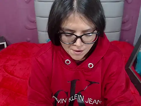 Snapshot of Cailing_Zu chatting on 12/05/25, 07:39 Cailing Zu online show from 12/05/25, 07:39