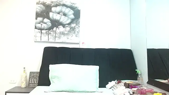 DonnaJoness online show from 11/17/25, 07:52