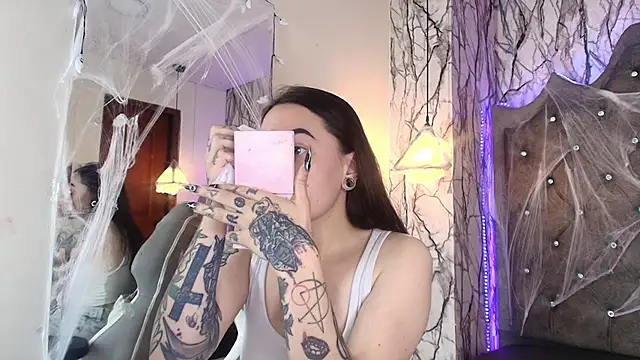 Zami Escobar of online show from 11/08/25, 06:40