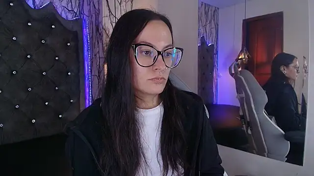 Zami Escobar of online show from 11/13/25, 06:51