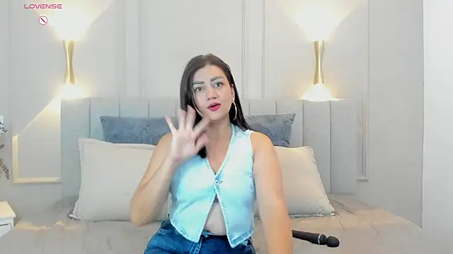 victoria bourne online show from 11/17/25, 07:30