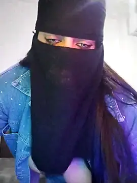Snapshot of lilyan12 chatting on 04/12/26, 01:32 lilyan12 online show from 04/12/26, 01:32