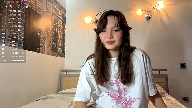 Snapshot of KiraVelvet chatting on 09/09/25, 09:31 KiraVelvet online show from 09/09/25, 09:31