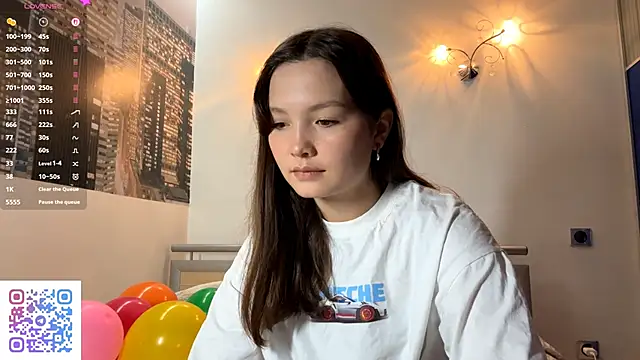 Snapshot of KiraVelvet chatting on 09/14/25, 09:41 KiraVelvet online show from 09/14/25, 09:41