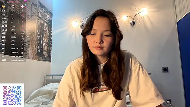 Snapshot of KiraVelvet chatting on 09/18/25, 10:17 KiraVelvet online show from 09/18/25, 10:17