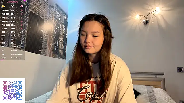 Snapshot of KiraVelvet chatting on 09/22/25, 02:46 KiraVelvet online show from 09/22/25, 02:46