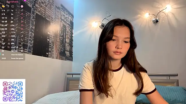 Snapshot of KiraVelvet chatting on 09/27/25, 08:08 KiraVelvet online show from 09/27/25, 08:08