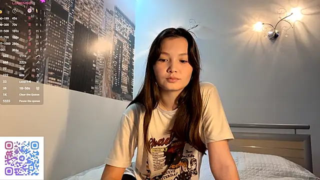 Snapshot of KiraVelvet chatting on 09/28/25, 10:09 KiraVelvet online show from 09/28/25, 10:09