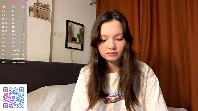 Snapshot of KiraVelvet chatting on 10/03/25, 04:26 KiraVelvet online show from 10/03/25, 04:26