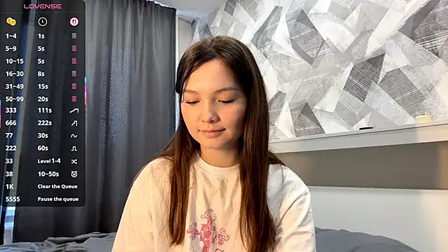 Snapshot of KiraVelvet chatting on 10/11/25, 11:31 KiraVelvet online show from 10/11/25, 11:31