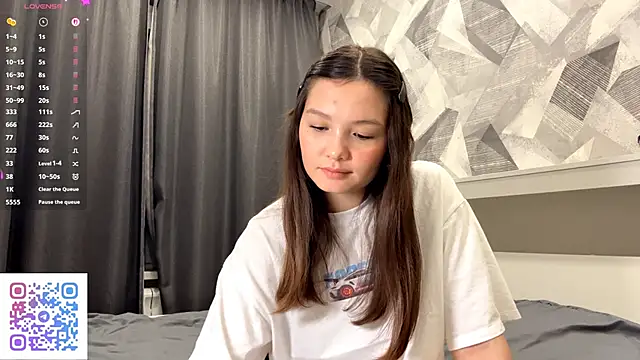 Snapshot of KiraVelvet chatting on 10/13/25, 07:25 KiraVelvet online show from 10/13/25, 07:25