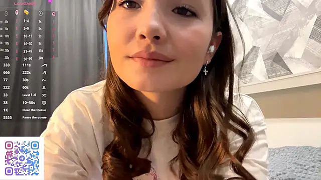 Snapshot of KiraVelvet chatting on 10/21/25, 02:07 KiraVelvet online show from 10/21/25, 02:07