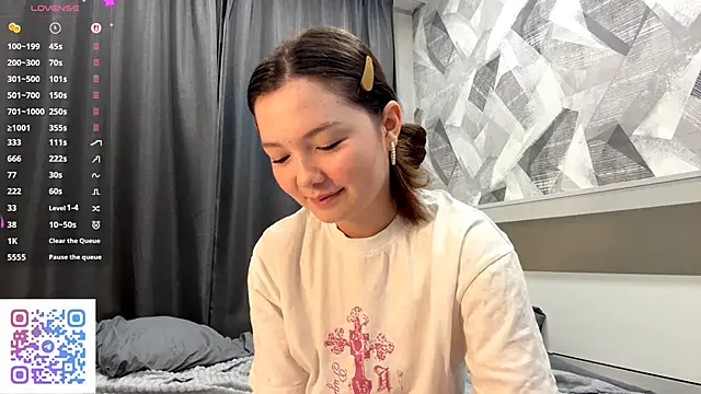 Snapshot of KiraVelvet chatting on 10/26/25, 04:13 KiraVelvet online show from 10/26/25, 04:13