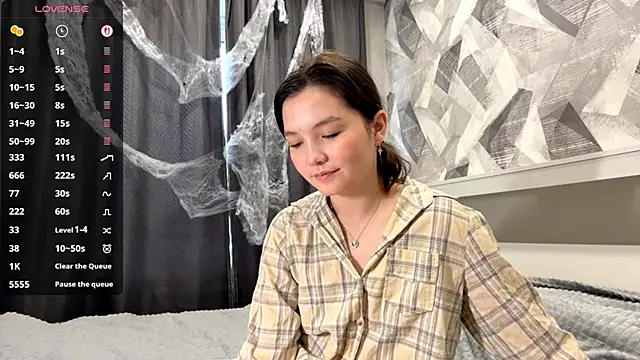 Snapshot of KiraVelvet chatting on 11/03/25, 08:48 KiraVelvet online show from 11/03/25, 08:48