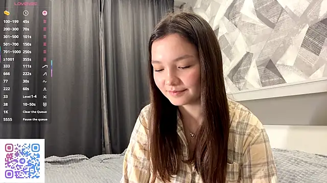 Snapshot of KiraVelvet chatting on 11/07/25, 04:07 KiraVelvet online show from 11/07/25, 04:07