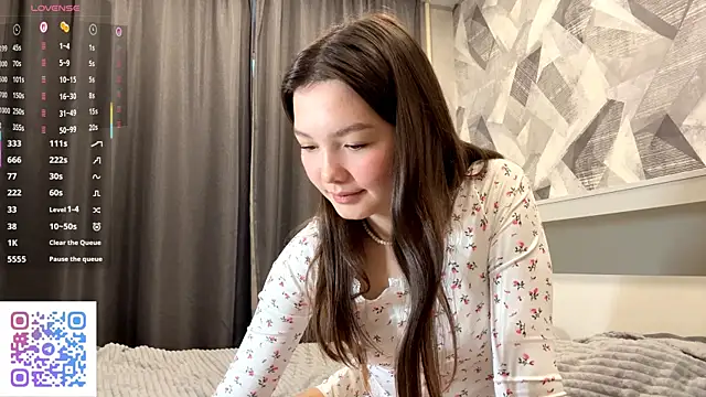 Snapshot of KiraVelvet chatting on 11/13/25, 12:15 KiraVelvet online show from 11/13/25, 12:15