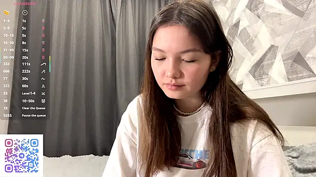 Snapshot of KiraVelvet chatting on 11/15/25, 07:10 KiraVelvet online show from 11/15/25, 07:10