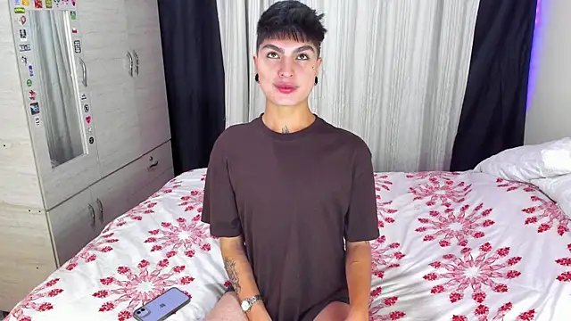 Snapshot of Dark_luckyyy chatting on 12/23/25, 01:14 Dark luckyyy online show from 12/23/25, 01:14