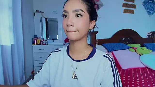 Snapshot of mia_yireth chatting on 10/31/25, 05:14 mia yireth online show from 10/31/25, 05:14