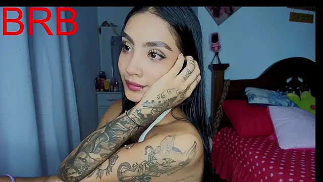 Snapshot of mia_yireth chatting on 12/20/25, 12:29 mia yireth online show from 12/20/25, 12:29