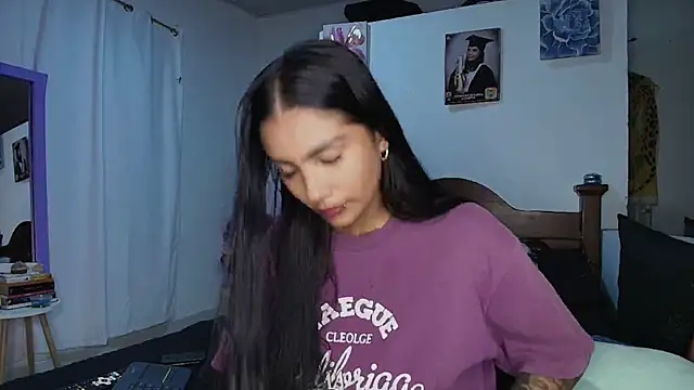 mia yireth online show from 12/21/25, 12:29