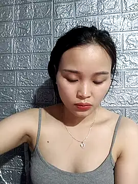 Snapshot of Lili_lovely chatting on 12/17/25, 08:20 Lili lovely online show from 12/17/25, 08:20