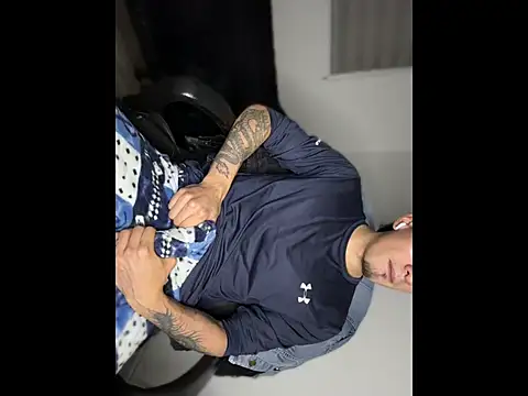 Juliopaspi online show from 04/17/26, 03:53