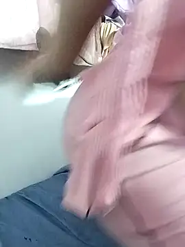 Snapshot of Roshani_hoty chatting on 09/09/25, 05:01 Roshani hoty online show from 09/09/25, 05:01