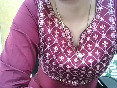 Snapshot of Roshani_hoty chatting on 03/11/26, 08:09 Roshani hoty online show from 03/11/26, 08:09