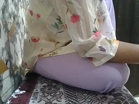 Snapshot of Roshani_hoty chatting on 03/17/26, 09:45 Roshani hoty online show from 03/17/26, 09:45