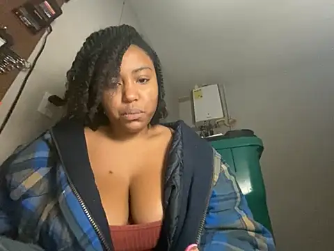 Snapshot of princesslivv chatting on 11/28/25, 05:21 princesslivv online show from 11/28/25, 05:21