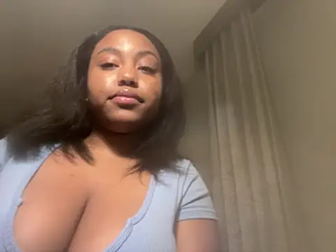 Snapshot of princesslivv chatting on 03/07/26, 01:02 princesslivv online show from 03/07/26, 01:02