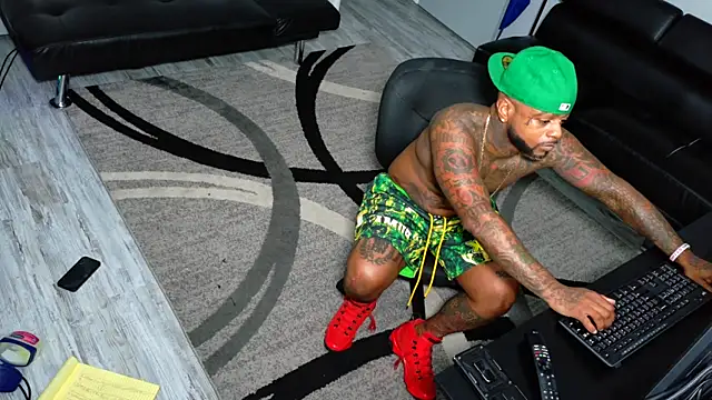 Snapshot of SLANGONDEMHOES chatting on 12/18/25, 09:21 SLANGONDEMHOES online show from 12/18/25, 09:21